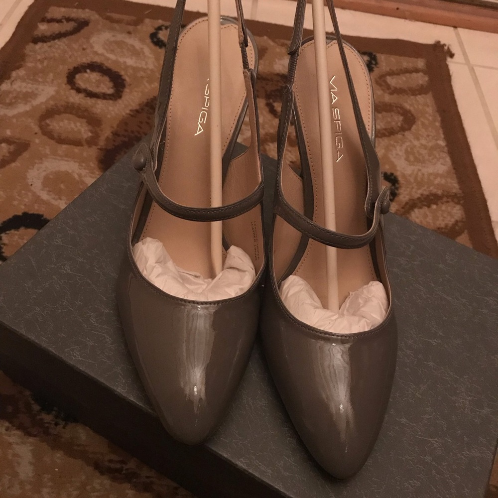 Ladies pumps